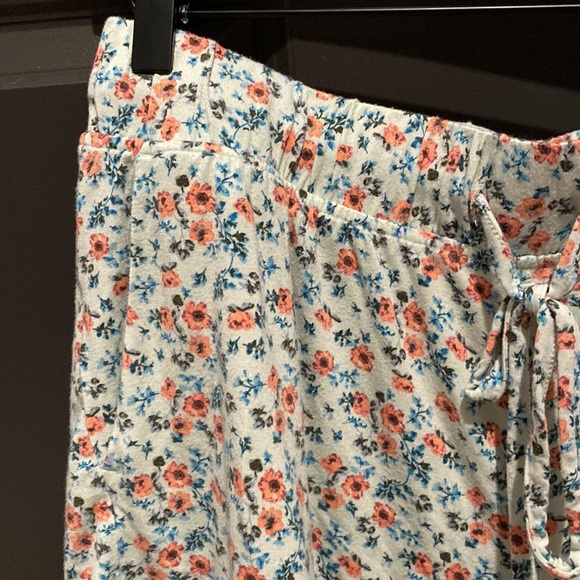 LOFT Floral Print Drawstring Pajama Shorts - Picture 3 of 4